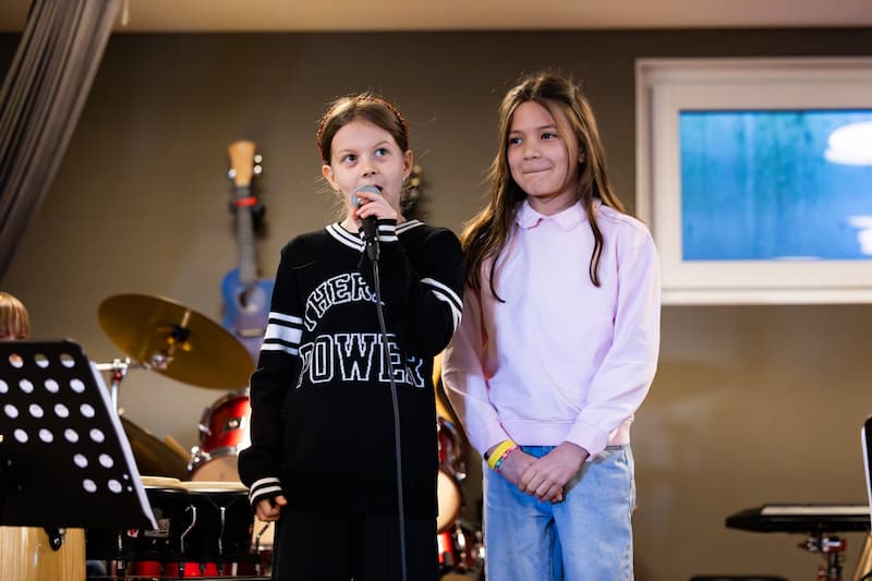 Liza and friend performing in Music lesson in La Garenne.